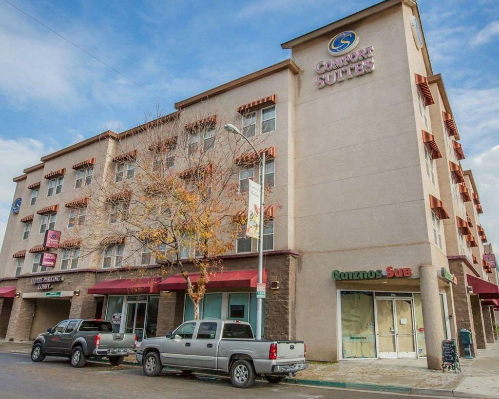 Comfort Suites Visalia - Convention Center Exterior photo